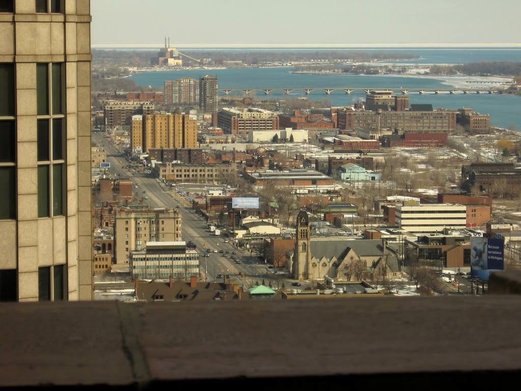 View down Jefferson Ave & Belle Isle Bridge, Детройт