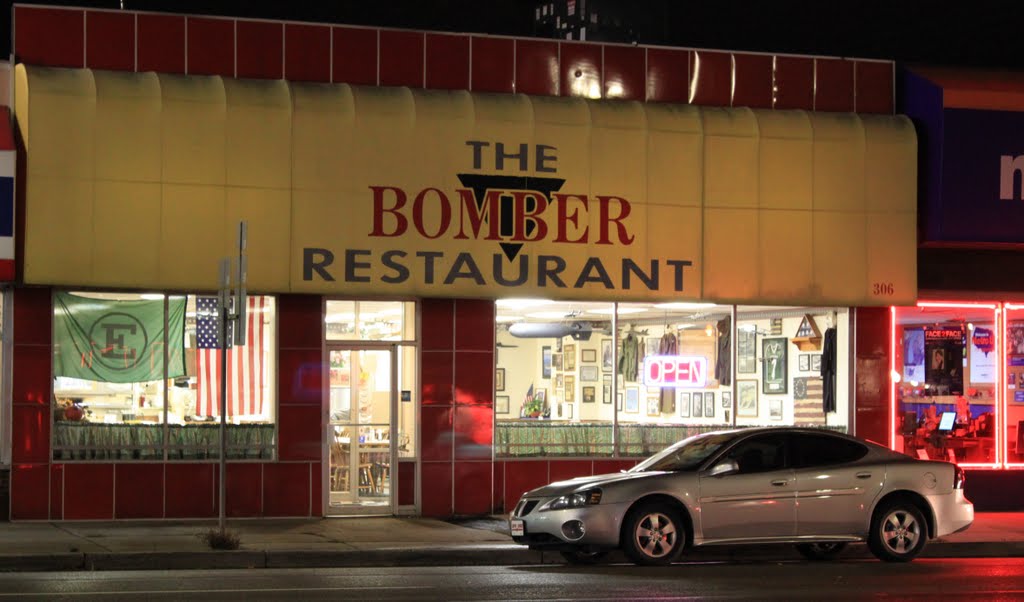 The Bomber Restaurant at Night, 306 East Michigan Avenue , Ypsilanti, Michigan, Ипсиланти