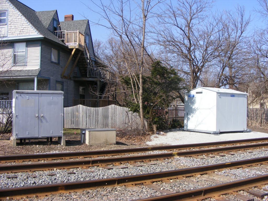 New and Old Signal Boxes for Amtrak at West Main Street, Kalamazoo, MI, Каламазу