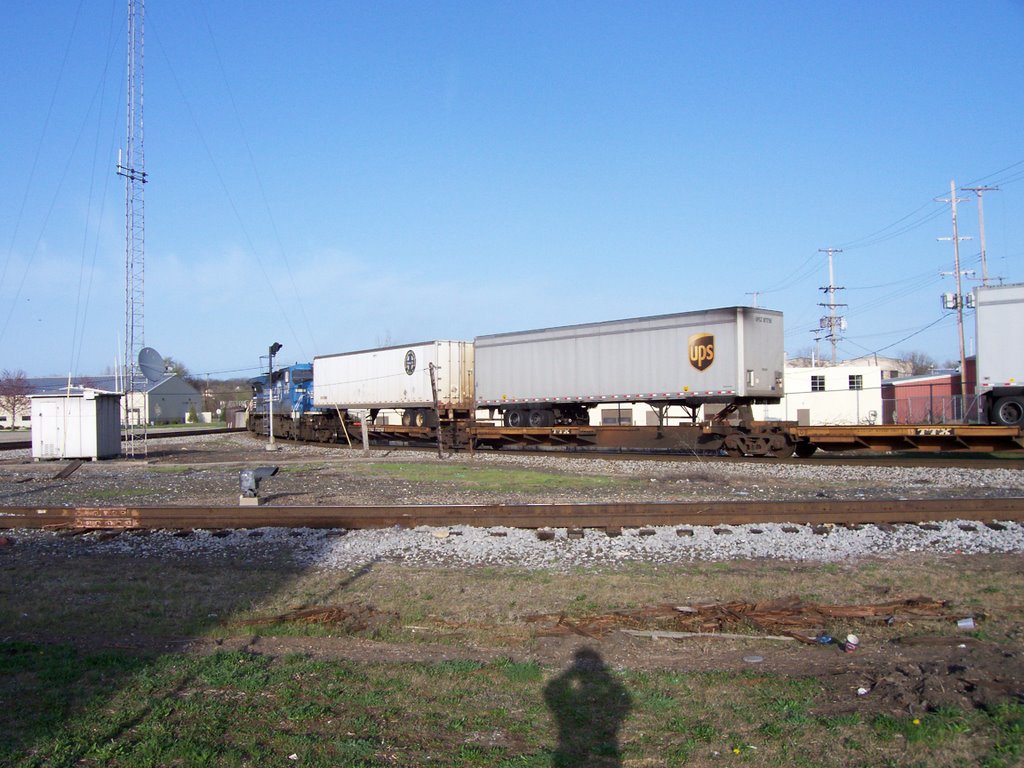 Rerouted Piggyback Trains pass through Kalamazoo - Third Rerouted Train (20060417), Каламазу