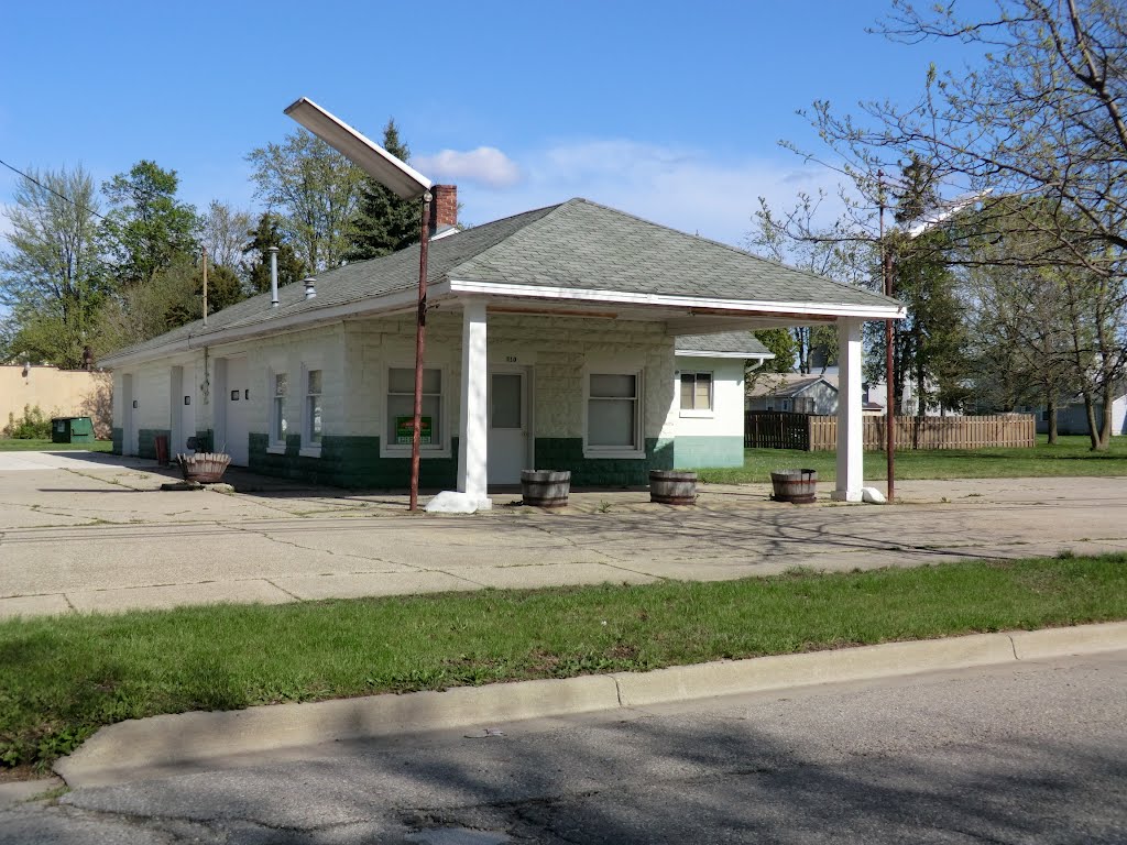 Old Gas Station and Garage, Клинтон