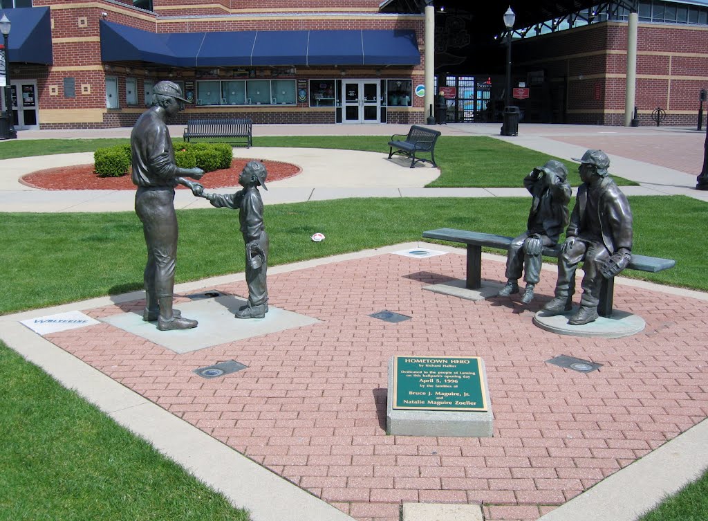 Statue at Cooley Law School Stadium, Lansing, Michigan 20212, Лансинг