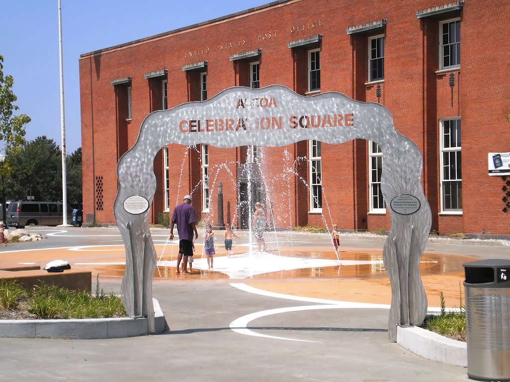Alcoa Celebration Square fountain for kids on West Western Avenue Muskegon Michigan USA, Нортон Шорес