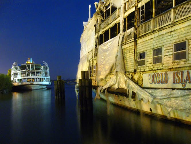 the Boblo Island Ferries, night, Ривер-Руж