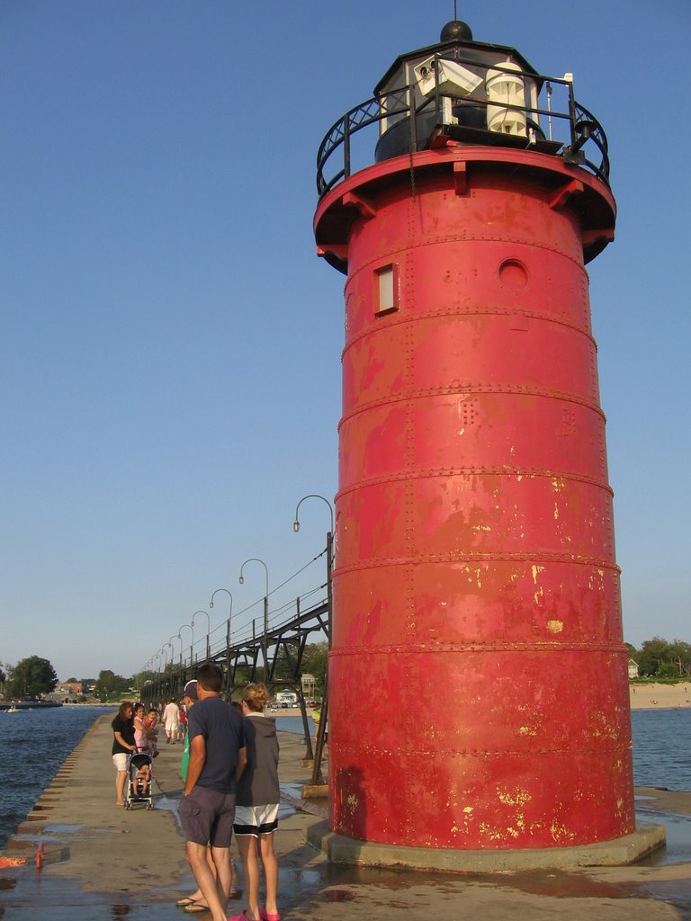 The front of South Haven Lighthouses, Саут-Хейвен