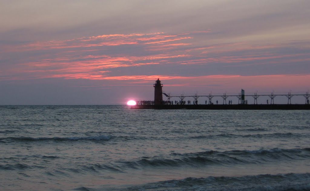 Sunset in South Haven beach, Саут-Хейвен