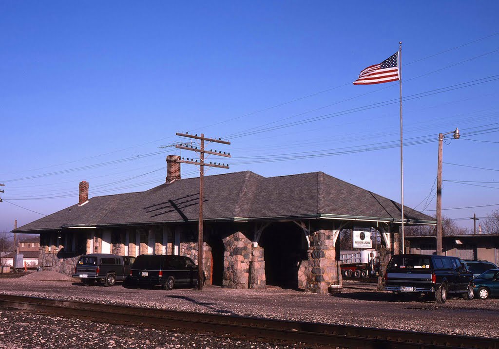 Stone railroad depot, Wyandotte Michigan, Саутгейт