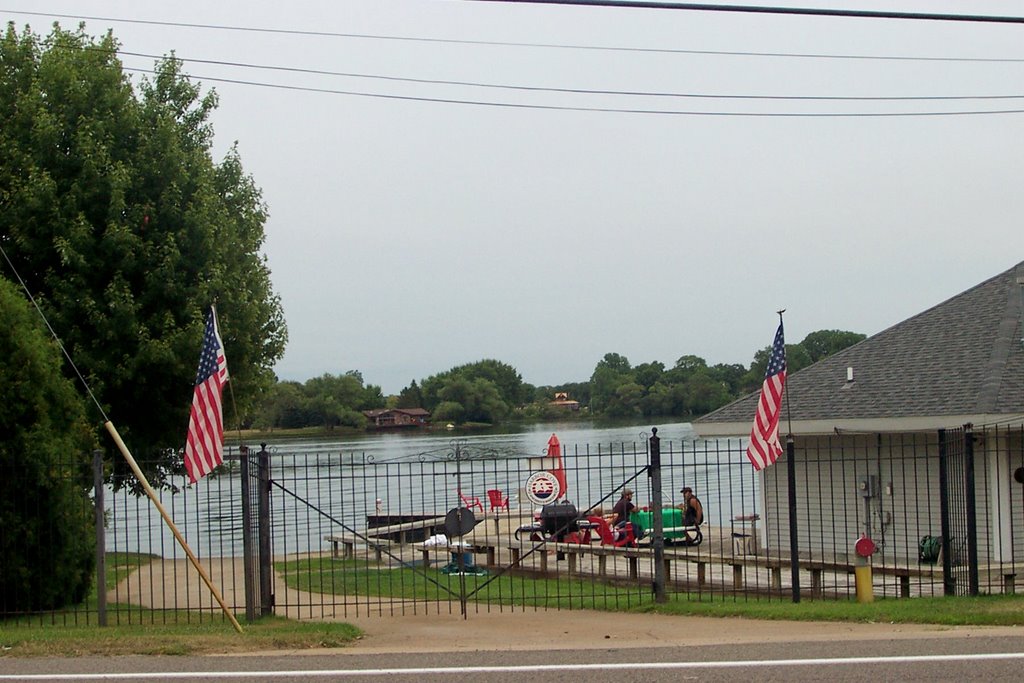View of the lake across Main St., Уитмор-Лейк
