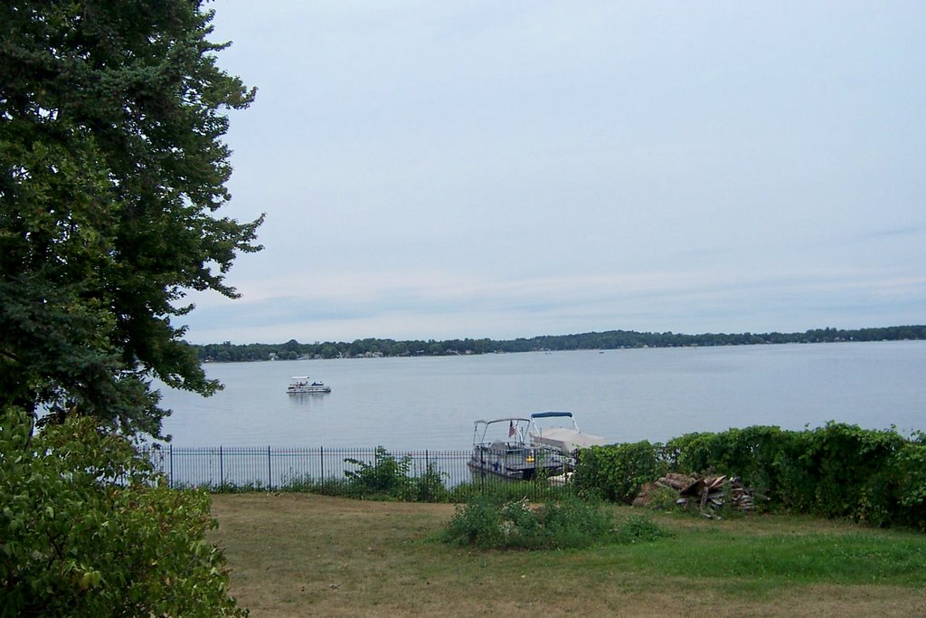 The lake from East Shore Dr., Уитмор-Лейк
