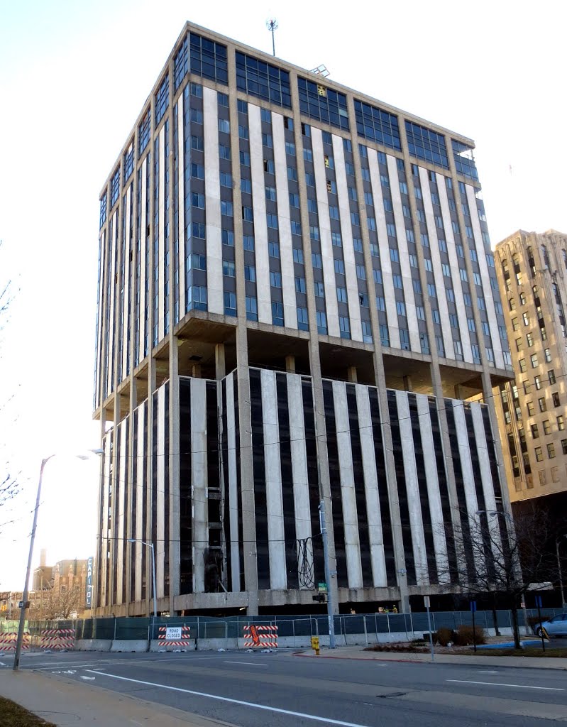 Former Genesee Towers Building being prepared for demolition, Flint, Michigan, December 7, 2013, Флинт