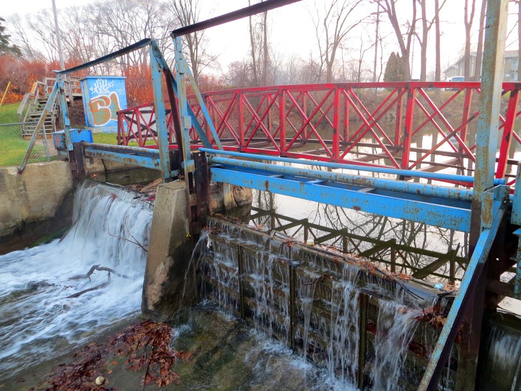 Water control dam of Thread Lake, Flint, Флинт