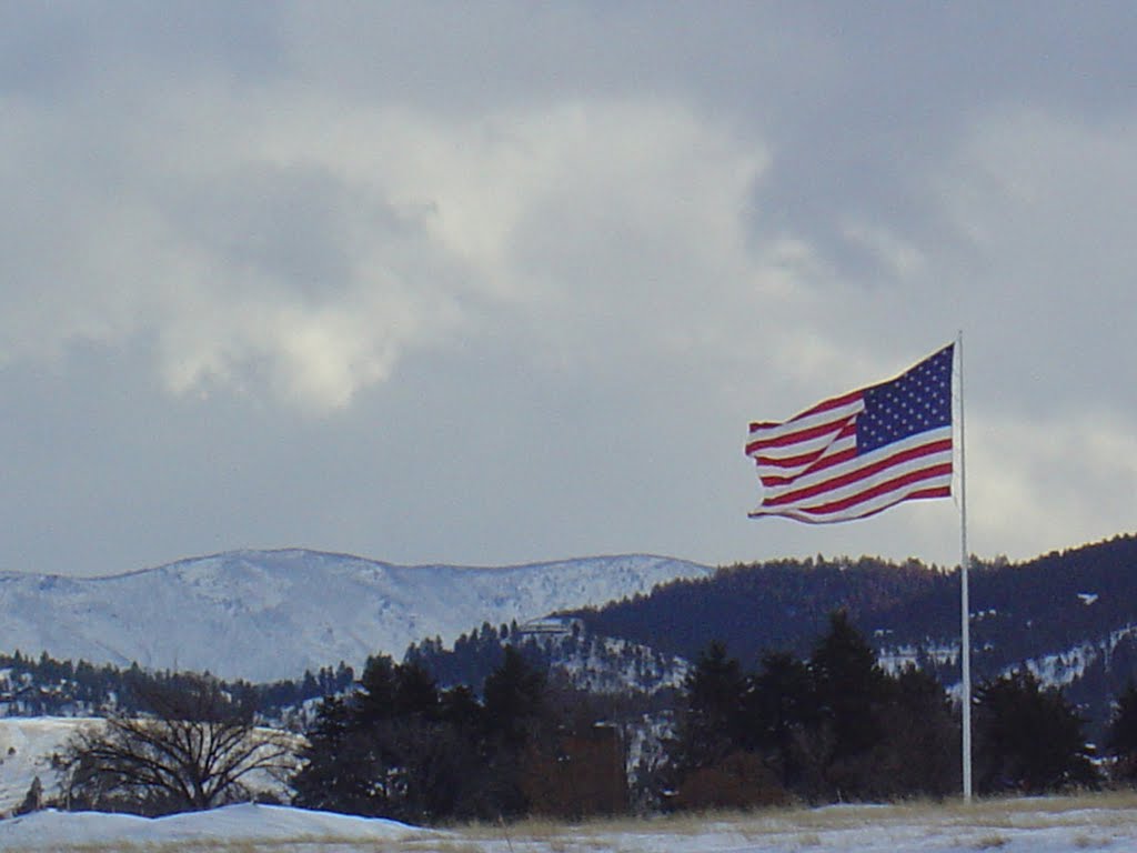 Memorial Park Flag waves over Helena MT, Хелена
