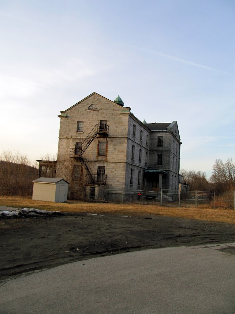 On the grounds of Augusta State Hospital - AMHI closed in 2004. Arsenal Street, Augusta, Maine., Огаста