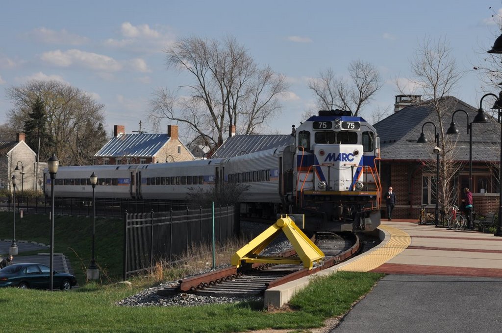MARC train at the Downtown Frederick Station, Фредерик