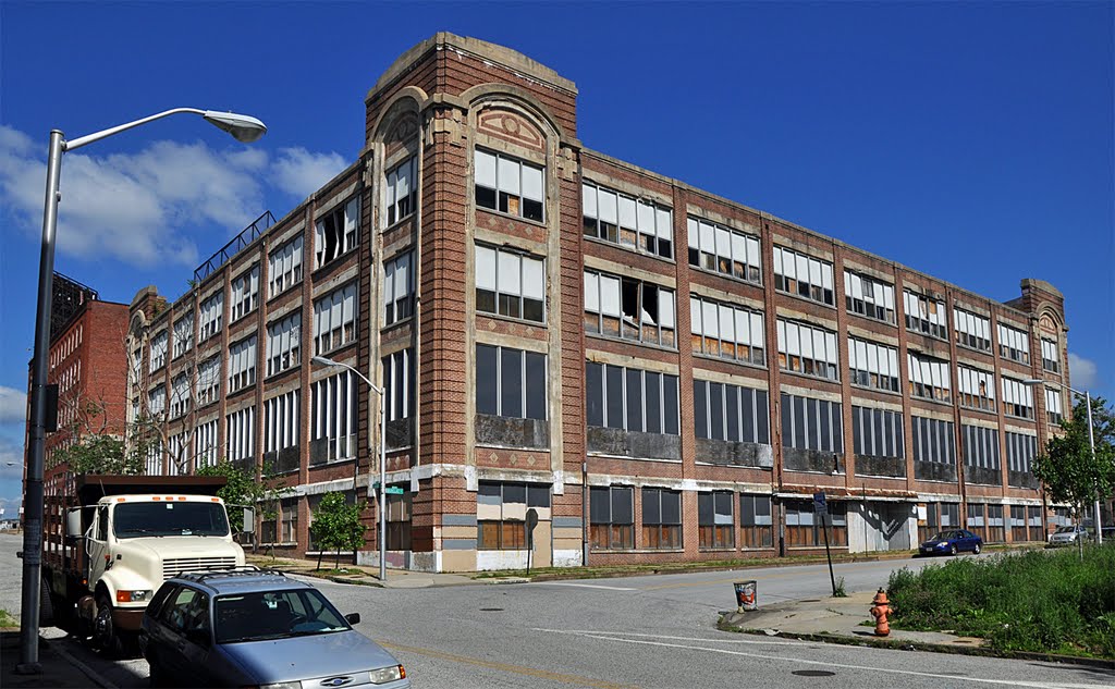 Lebow Clothing Factory (former Crown Cork & Seal machine shop), Балтимор