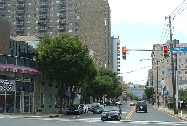 Woodmont Avenue and Battery Lane Intersection, Bethesda, MD, USA, Бетесда