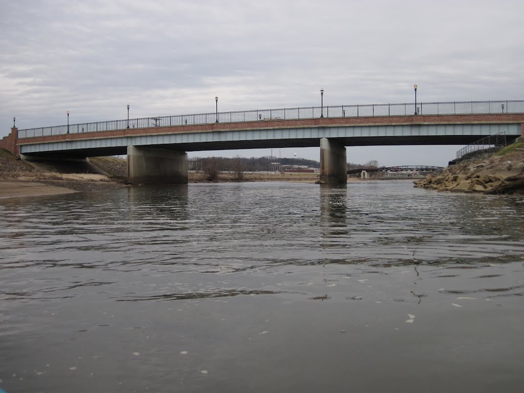 The route 1 bridge from upriver, Брентвуд