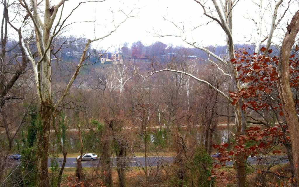 view of Clara Barton Pkwy, C&O Canal from Capital Crescent Trail, Washington DC, Брукмонт