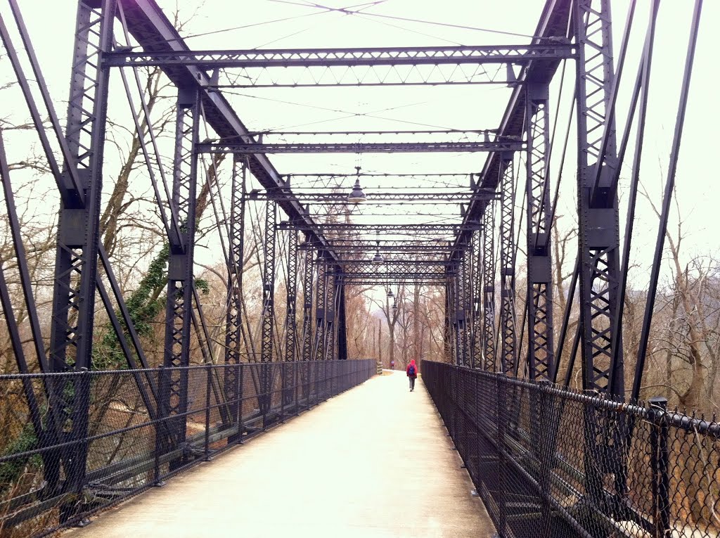 Arizona Avenue trestle bridge, Capital Crescent Trail, Canal St, Washington DC, Брукмонт