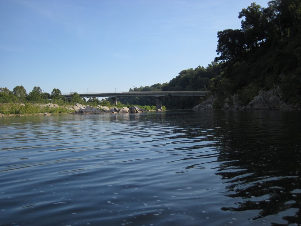 upstream from chain bridge bridge, Брукмонт