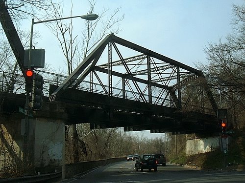 Old Canal Road Railroad Bridge with Capital Crescent Trail, at Arizona Avenue, NW, Washington, DC, USA, Брукмонт