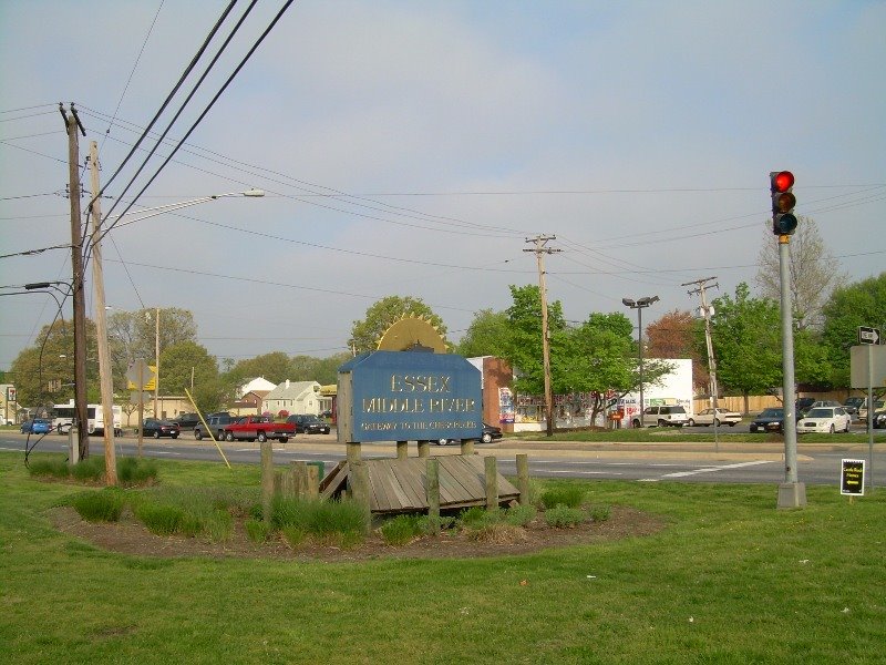 Essex Middle River sign "Gateway to the Chesapeake", Ессекс