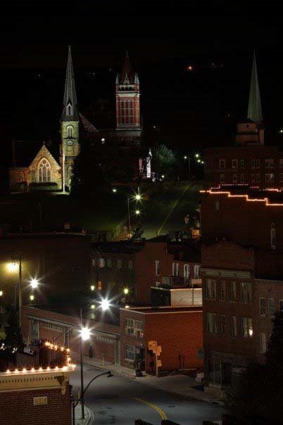 Downtown Cumberland at night, Камберленд
