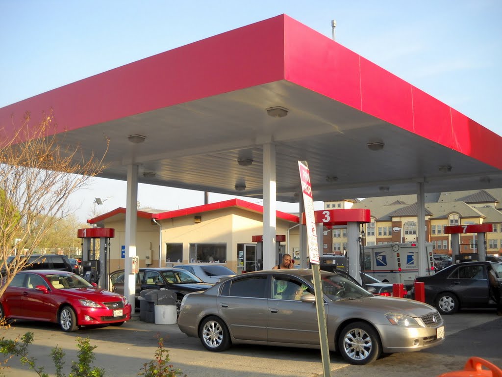 Chevron gas station, 3599 East-West Highway, Hyattsville, MD, Колледж-Парк