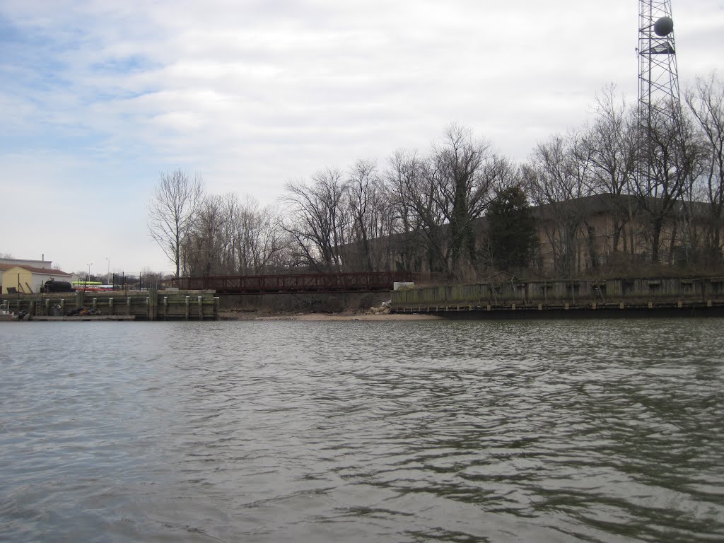 the anacostia river trail bridge next to Bladensburg park, Коттедж-Сити