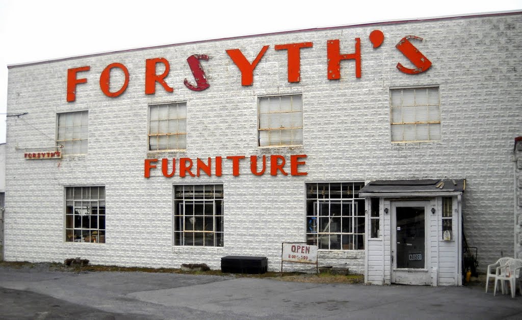 Forsyths Furniture, near the Historic National Road, Alt U.S. Route 40, Frederick St, Hagerstown MD, Хагерстаун