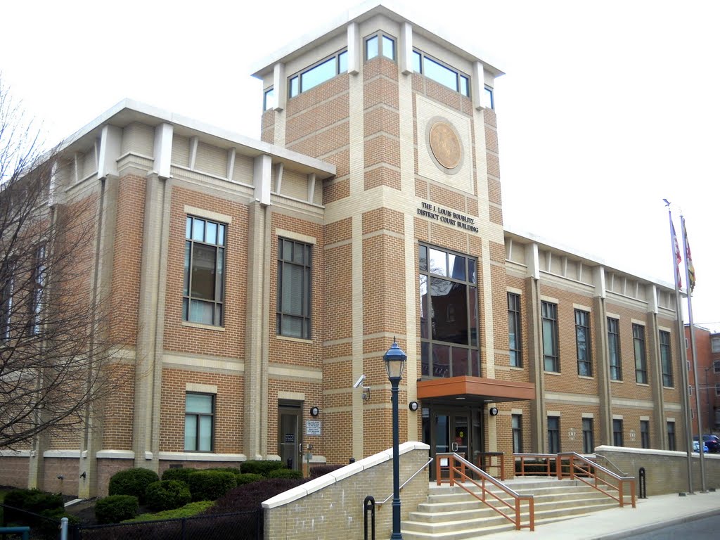 The Louis Boublitz District Court Building, near Historic National Road, Alt U.S. Route 40, Hagerstown MD, Хагерстаун