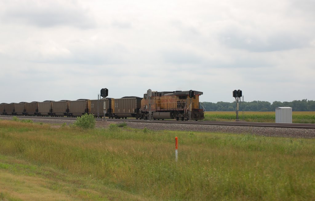 Union Pacific Railroad Pusher Locomotive No. 6572 on an Westbound Unit Coal Train near North Platte, NE, Битрайс