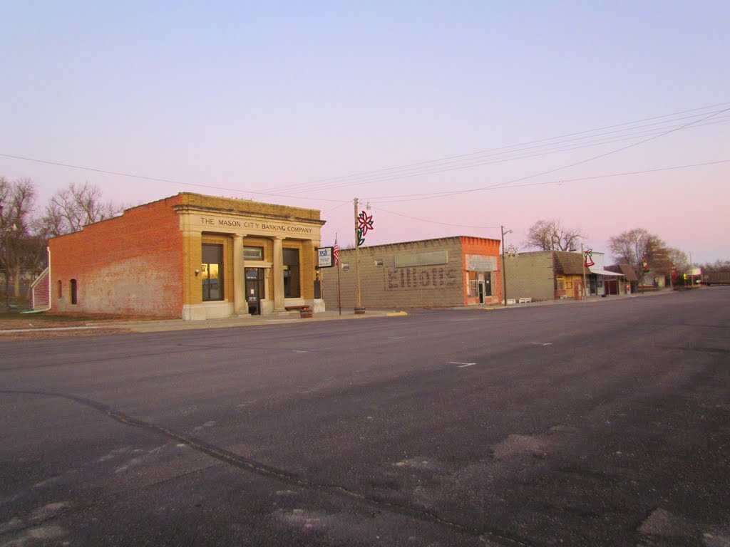 Viewing north-westerly at the Mason City, Nebraska business district from Main St., near its intersection with Crawford St., Битрайс