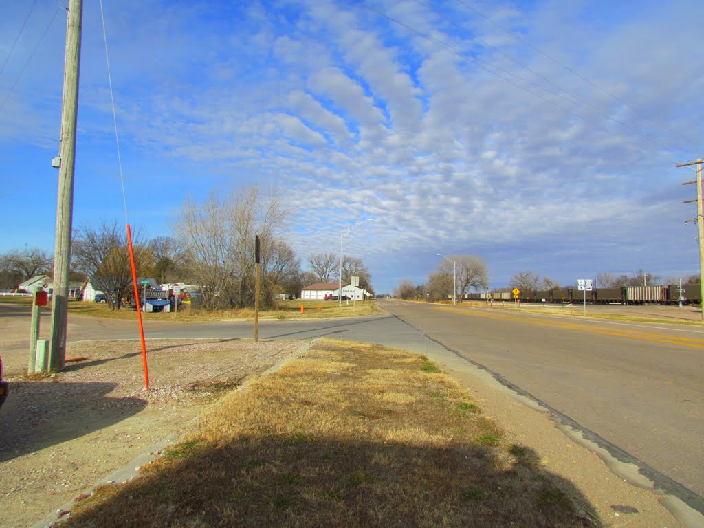 viewing north-westerly at S. E St. (Neb. State Hwy. 2) approaching its intersection with S. Baxter St., Anselmo, Nebraska, Битрайс