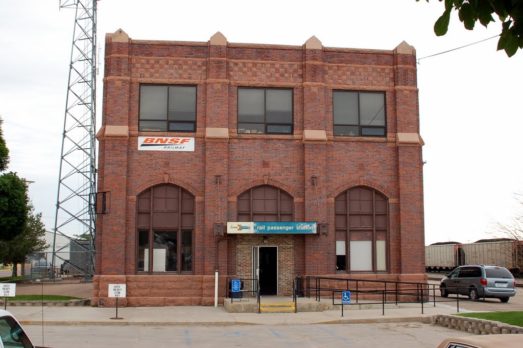 Burlington Northern Santa Fe Railroad Offices and Amtrak Station at McCook, NE, Мак-Кук