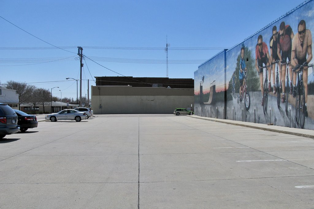 Parking lot with cyclists mural, West Norfolk Ave, Norfolk, Nebraska, Норфолк