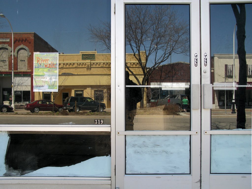 Empty storefront, 319 W Norfolk Ave, Norfolk, Nebraska, Норфолк