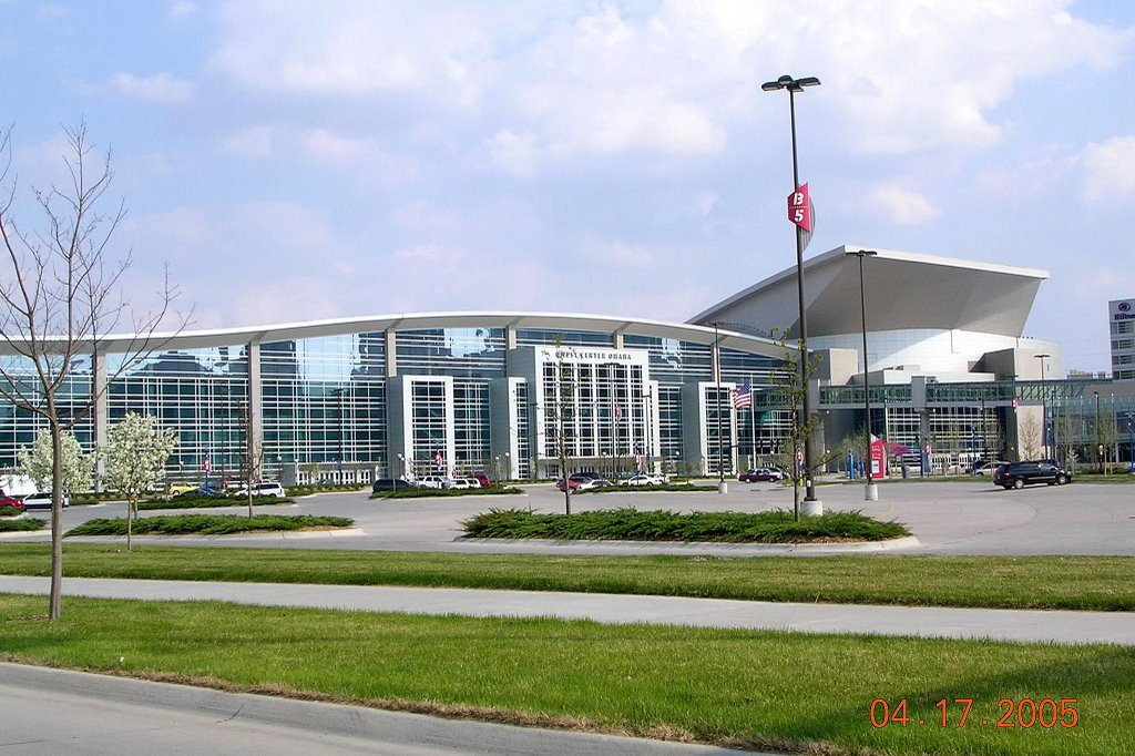 CenturyLink Center Omaha (Known as Qwest Center Omaha at the time of this Photo) -- The Convention Center is on the left side and the Arena is on the right side., Омаха