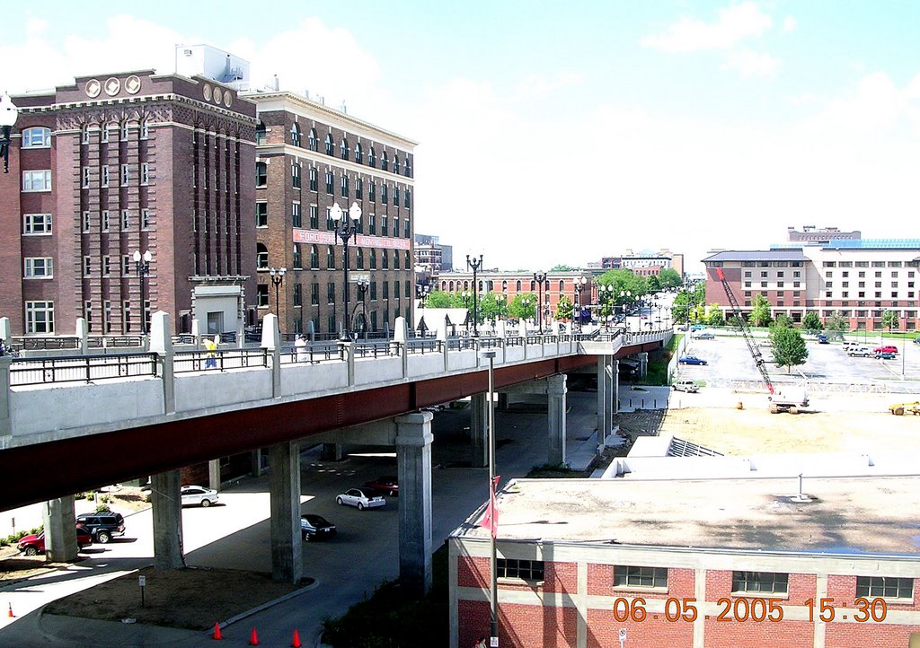 Photo of Downtown Omaha from the elevated parking lot of the Durham Western Heritage Museum.  (looking south), Омаха