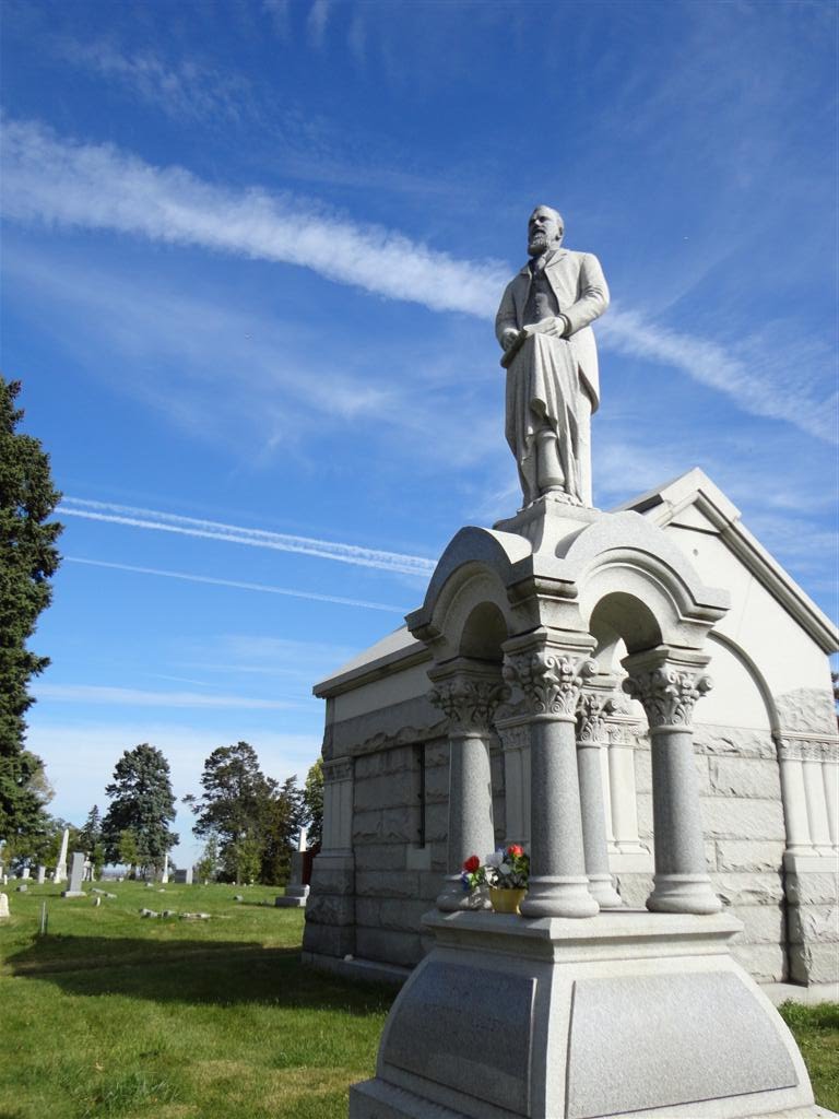 John Paulsen - life-size statue, Prospect Hill Cemetery, Omaha, NE, Омаха