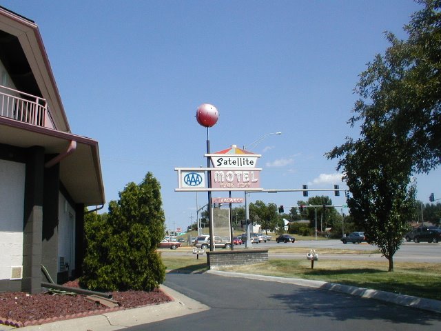 Satellite Motel, Omaha, NE, Папиллион