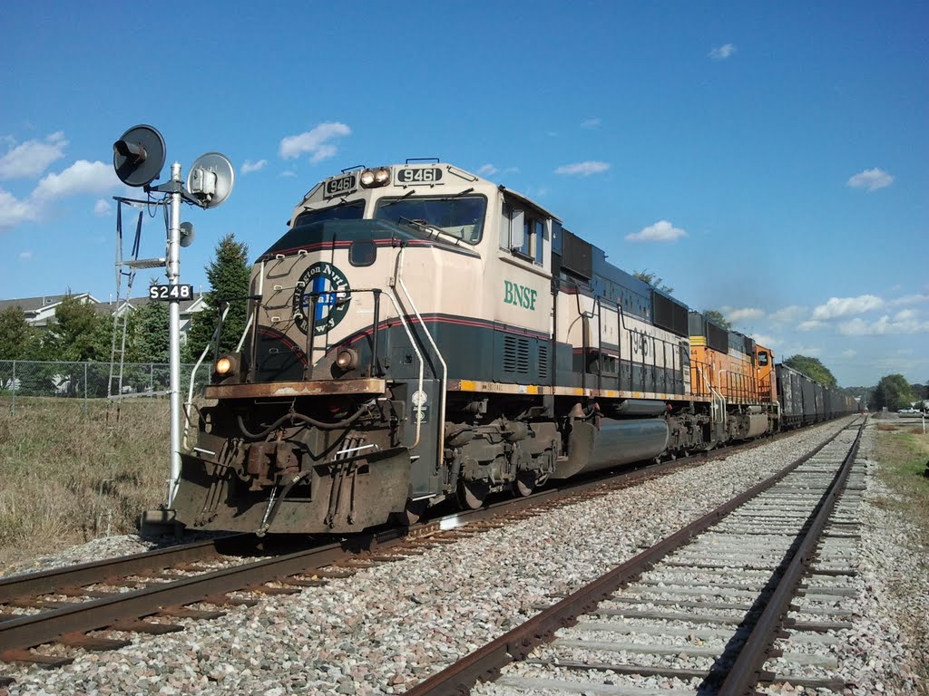 BNSF Coal Train Growls uphill Going West, Папиллион