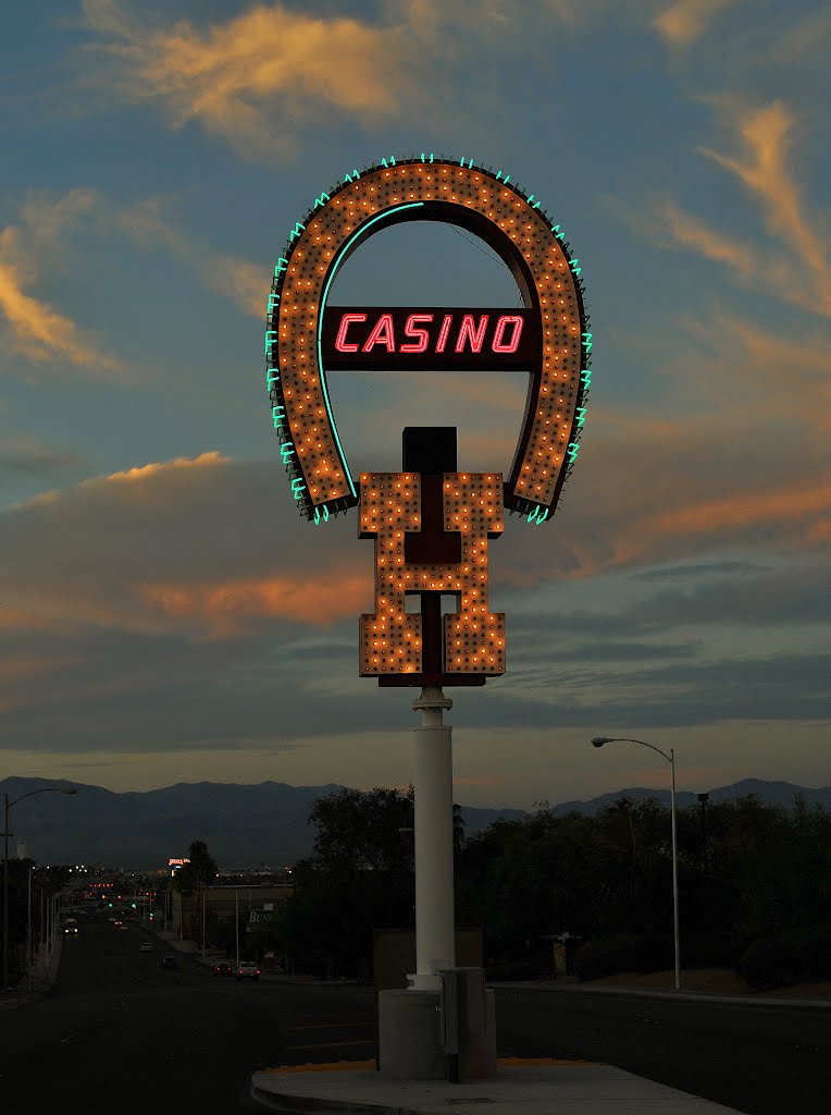 Neon Sign From Old Horseshoe Casino, Норт-Лас-Вегас