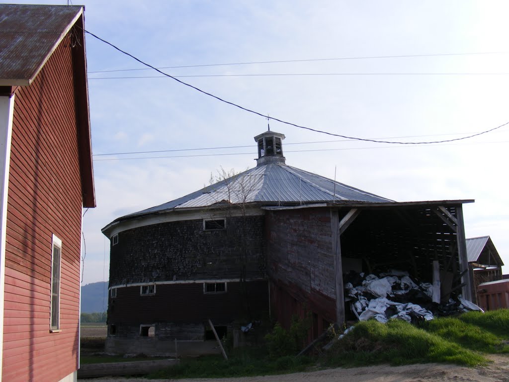 Back of the round barn, Вудсвилл