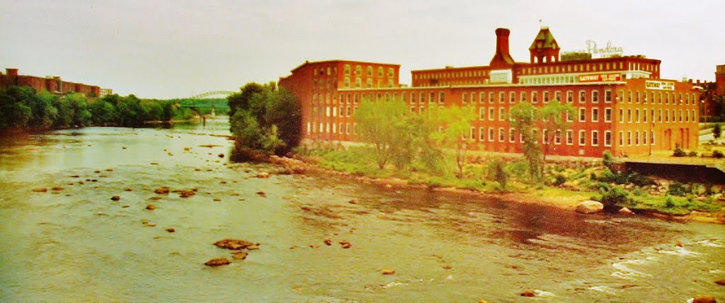 Once Worlds Largest Cotton Mills District, Merrimack River, Manchester, NH, Манчестер