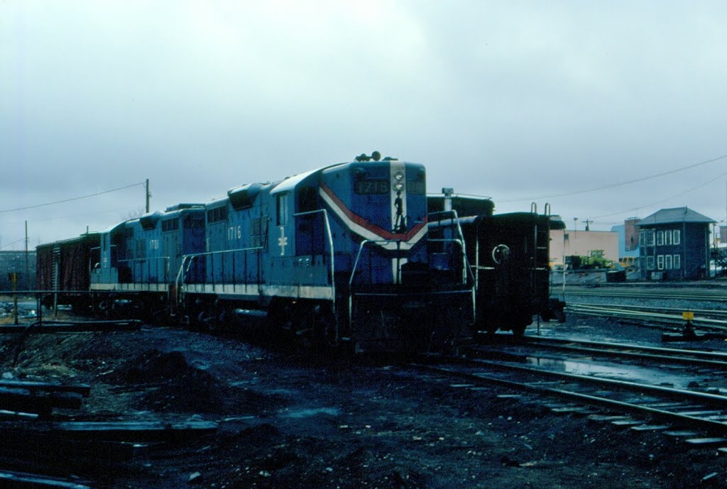 Boston and Maine Railroad EMD GP9s No. 1716 and No. 1701 at Manchester, NH, Манчестер