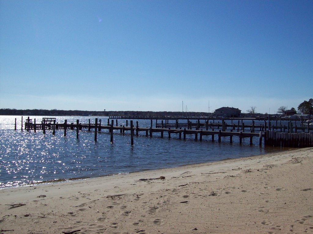 View of docks from beach, Гилфорд-Парк
