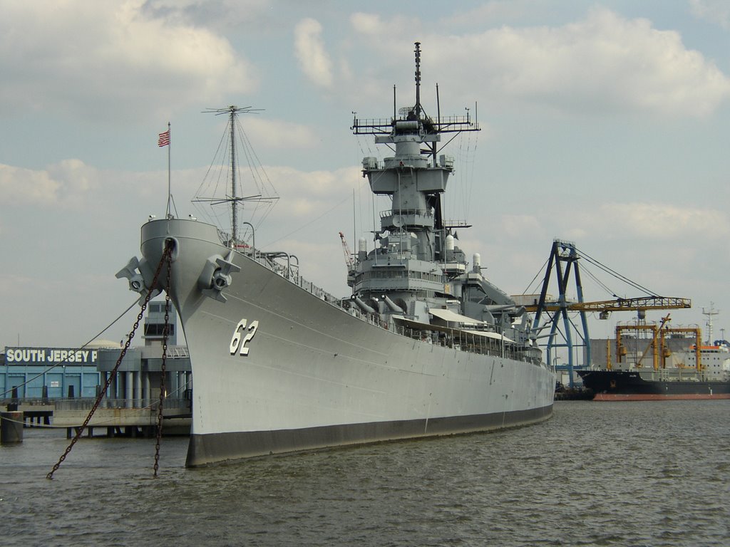 USS New Jersey BB-62 from river taxi, Камден