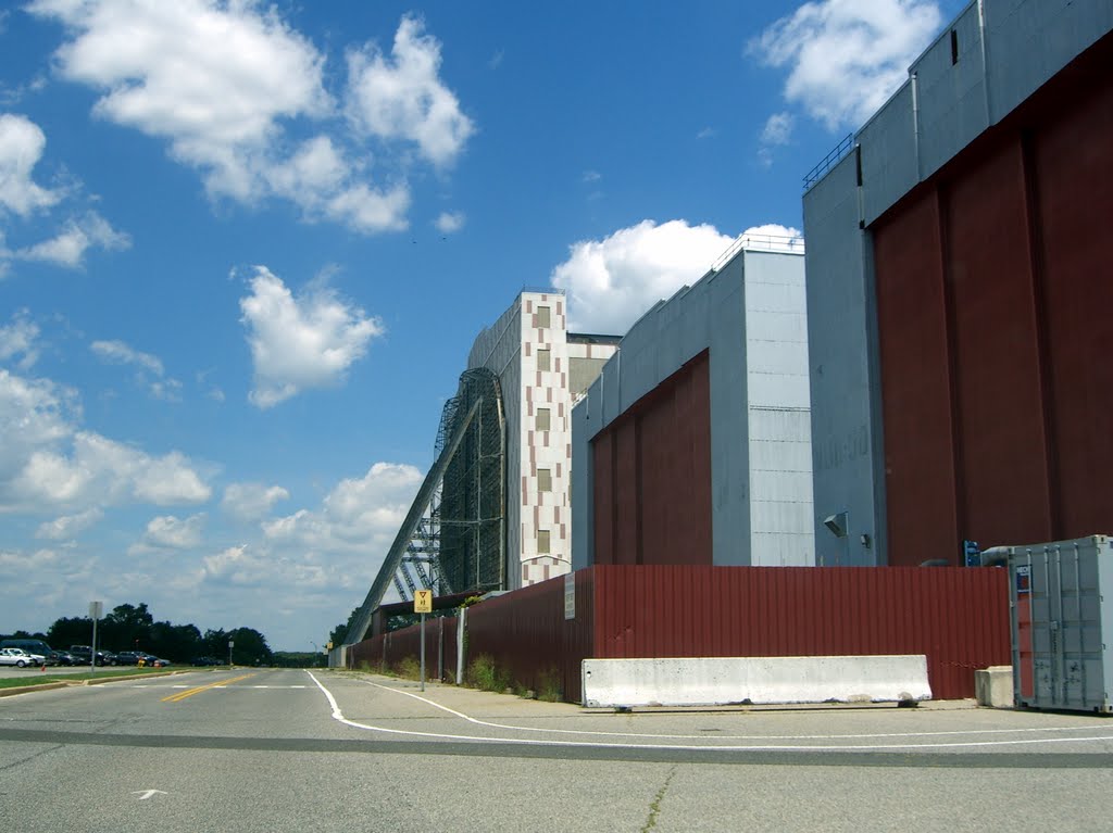 Side View of Hindenburg Hangar Door, Лейкхарст