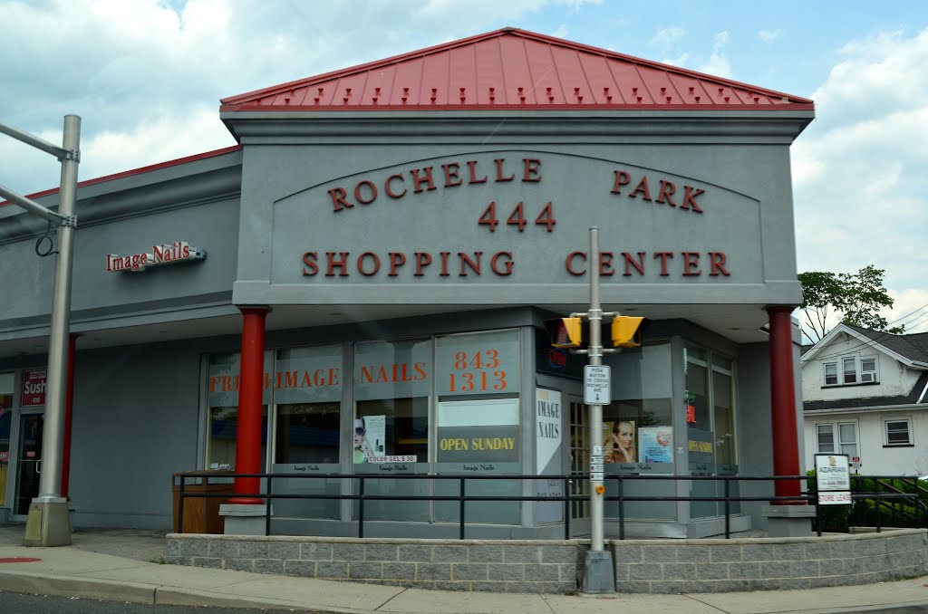 Rochelle Park 444 Shopping Center, Парамус